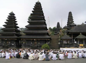 About the Hindu temple and praying in Bali