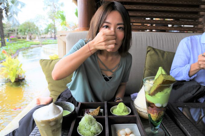 バリ島アヤナリゾート&スパバリのTSUJIRIのソフトクリームを食べるちゃんなる
