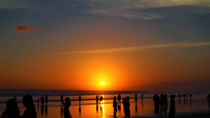バリ島スミニャックにあるラプランチャから望める夕陽